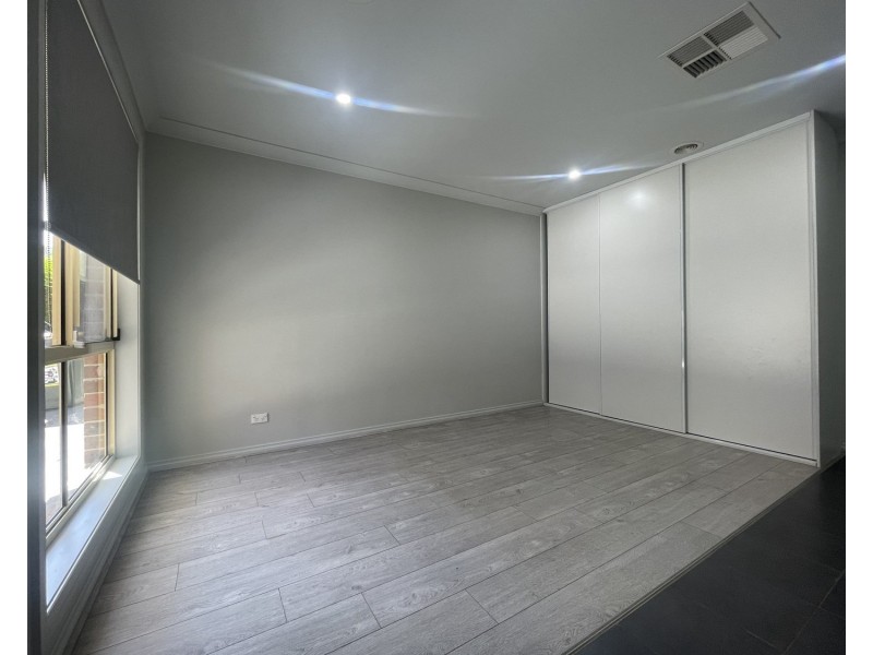 16/4-16 Melaleuca Drive, Meadow Heights VIC 3048