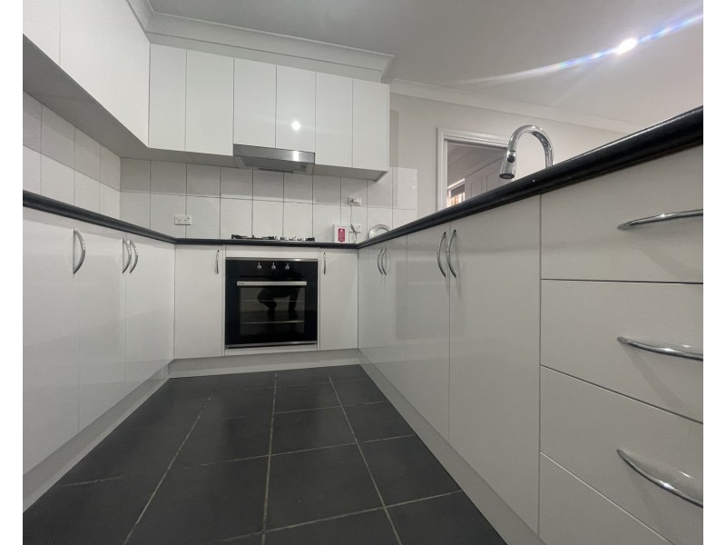 16/4-16 Melaleuca Drive, Meadow Heights VIC 3048