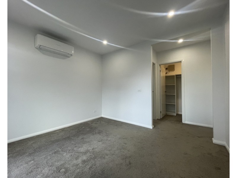 2/29  Augustine Terrace, Glenroy VIC 3046