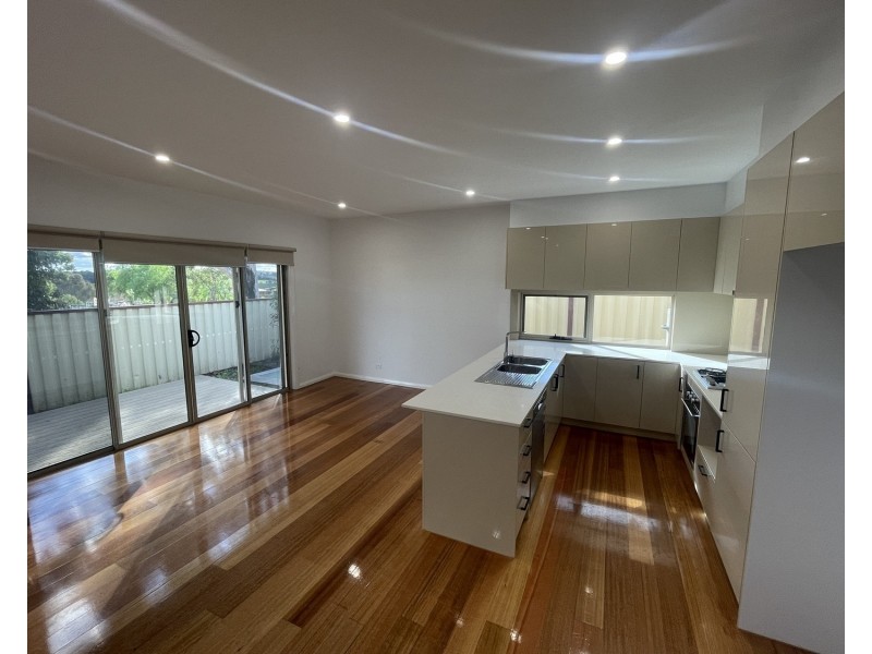 2/29  Augustine Terrace, Glenroy VIC 3046
