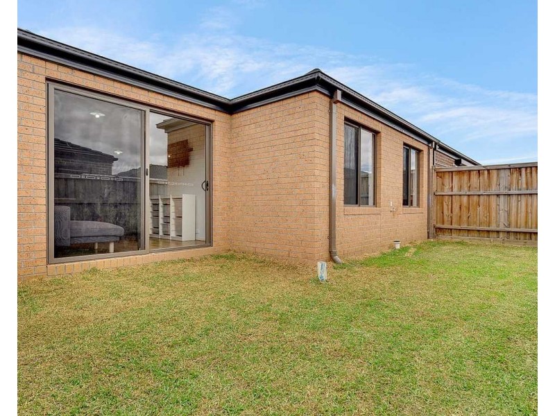 21 Arlington Park Parade, Mickleham VIC 3064