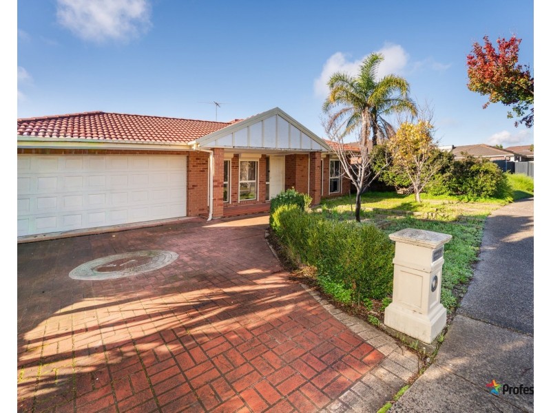 42 Salween Crescent, Roxburgh Park VIC 3064