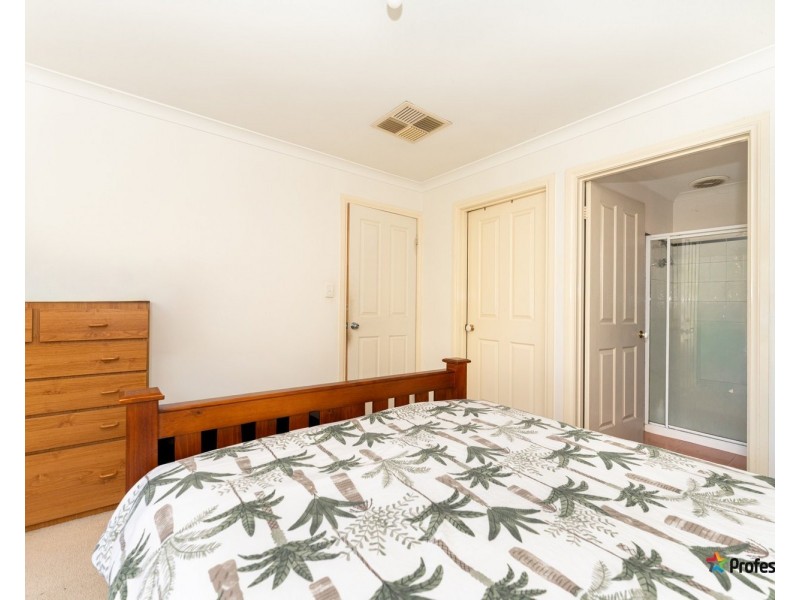 42 Salween Crescent, Roxburgh Park VIC 3064