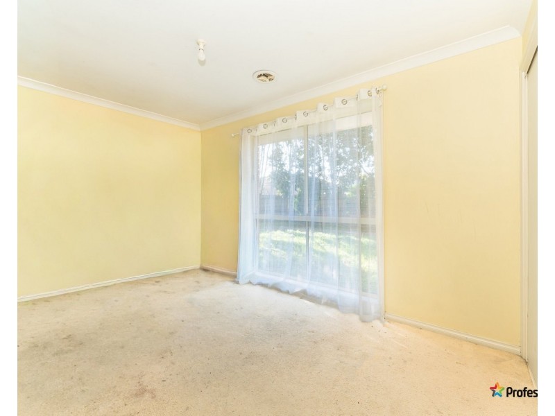 42 Salween Crescent, Roxburgh Park VIC 3064