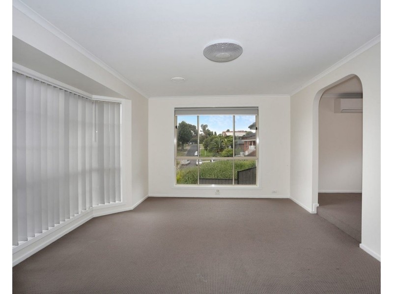 4 Green Valley Grove, Meadow Heights VIC 3048