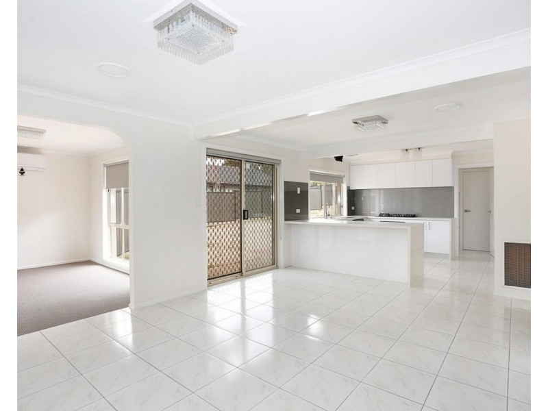 4 Green Valley Grove, Meadow Heights VIC 3048