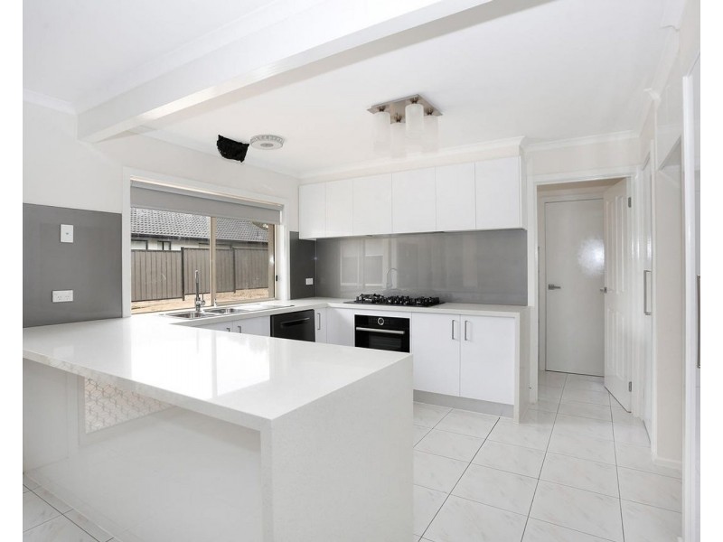 4 Green Valley Grove, Meadow Heights VIC 3048