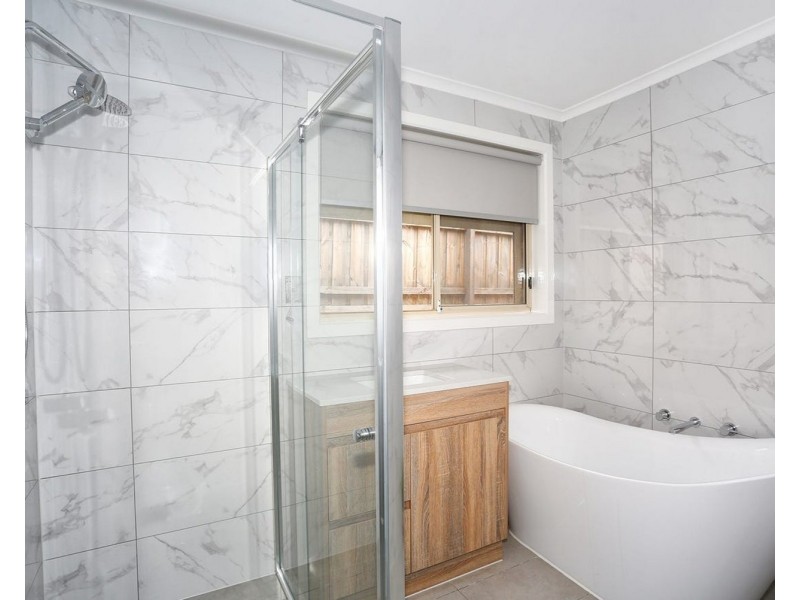 4 Green Valley Grove, Meadow Heights VIC 3048
