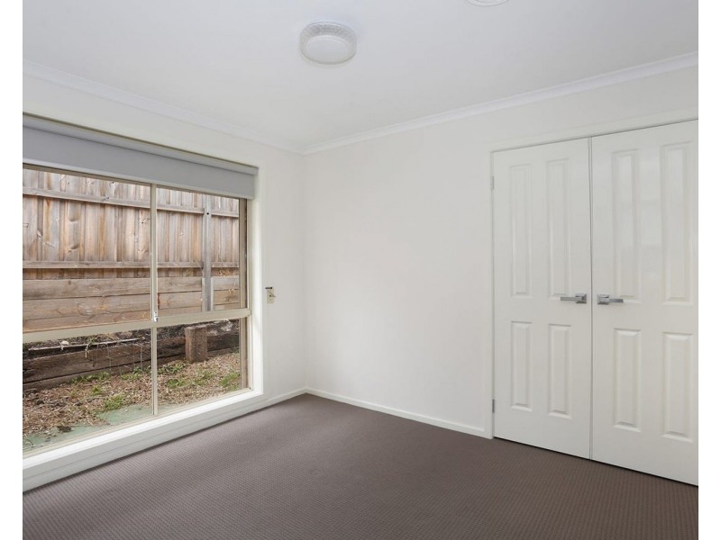 4 Green Valley Grove, Meadow Heights VIC 3048
