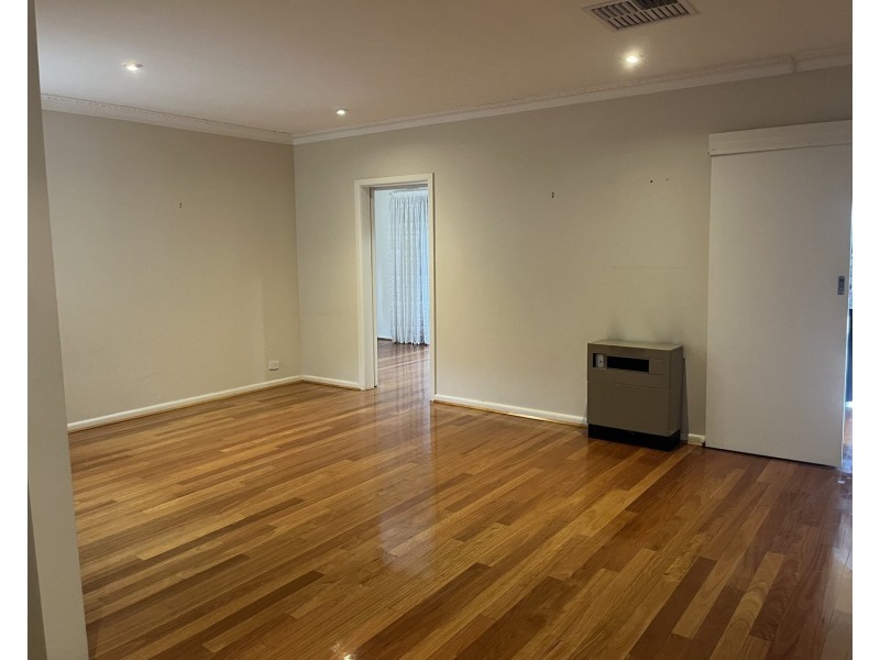 33 Devereaux Street, Oak Park VIC 3046