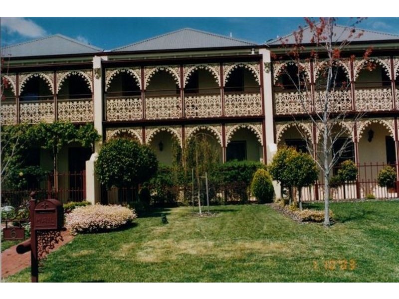 6 Simmonds Place, Roxburgh Park VIC 3064