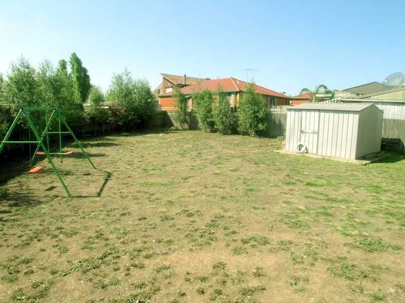 2/14 Dakara Close, Meadow Heights VIC 3048