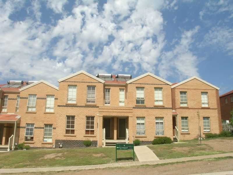 4/3 Whiltshire Drive, Roxburgh Park VIC 3064