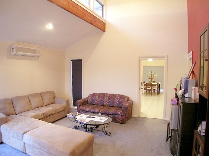 1/34 Papworth Place, Meadow Heights VIC 3048