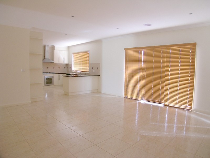 17 Kings Glen, Craigieburn VIC 3064