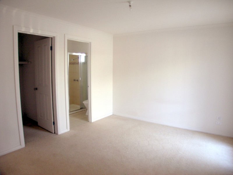 24/4 Melaleuca Drive, Meadow Heights VIC 3048