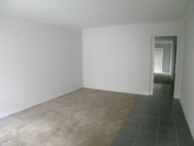 16/4 Melaleuca Drive, Meadow Heights VIC 3048