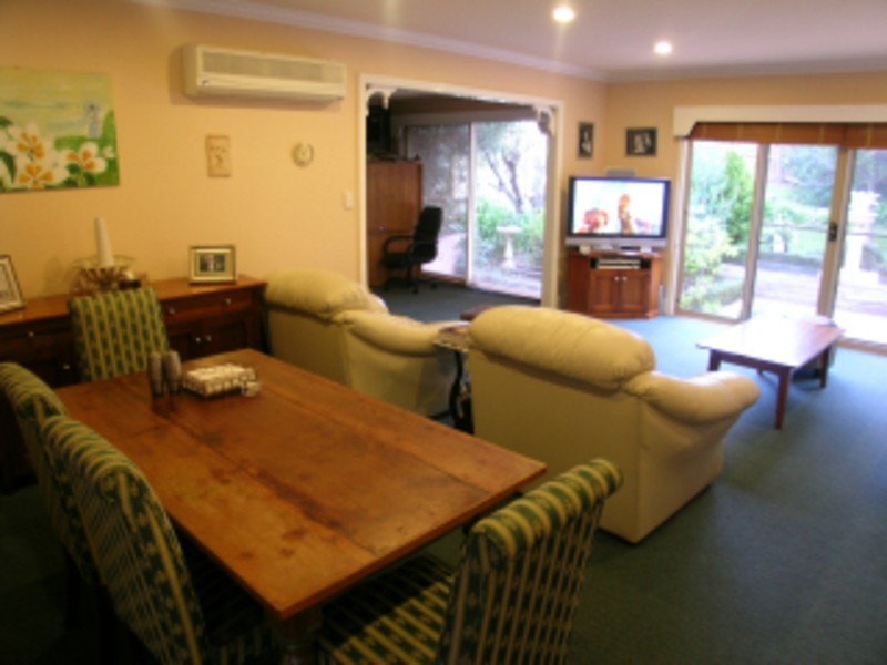102 Valley Crescent, Glenroy VIC 3046