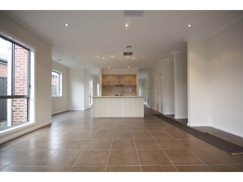 18 Gippsland Way, Craigieburn VIC 3064
