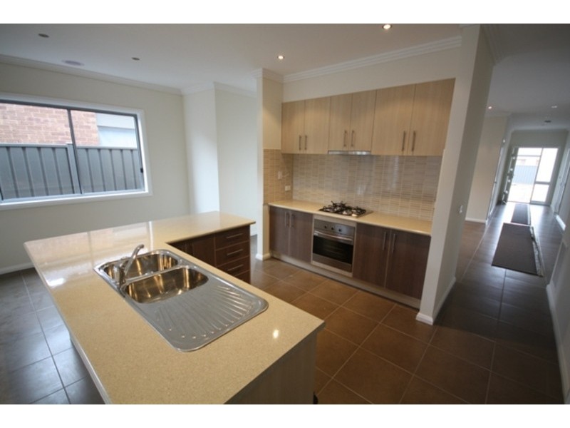 18 Gippsland Way, Craigieburn VIC 3064