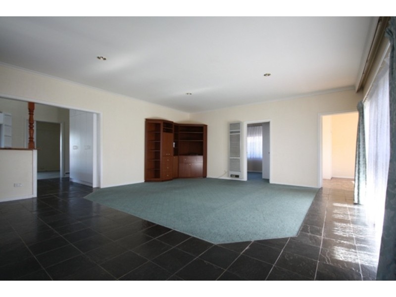 28 Grevillia Street, Oak Park VIC 3046