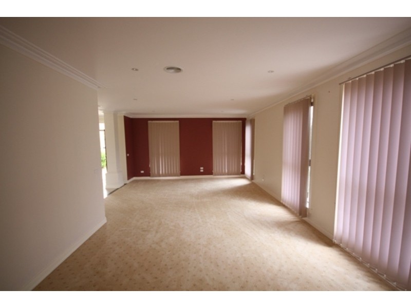 17 Wallace Drive, Greenvale VIC 3059