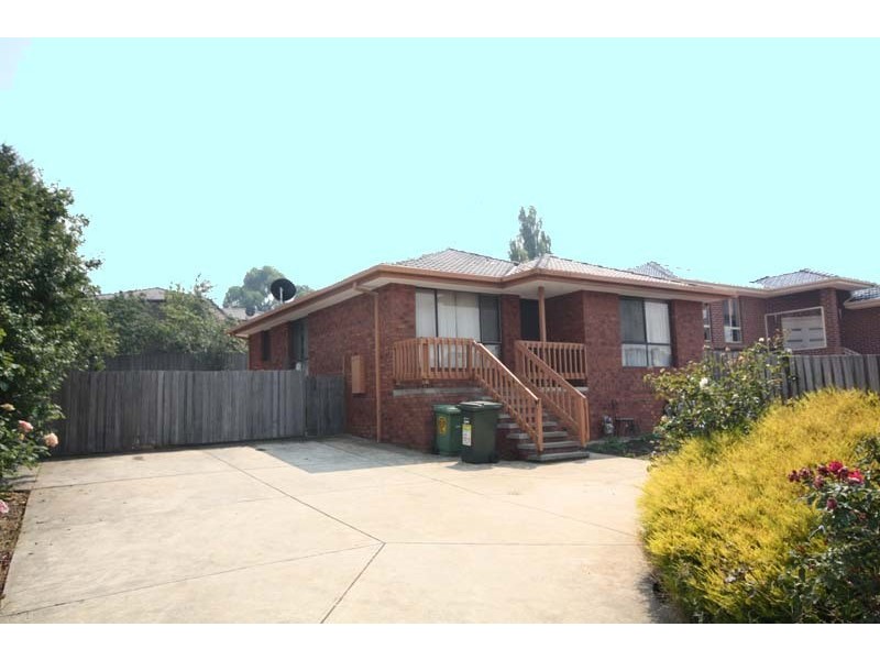 2/27 Shankland Boulevard, Meadow Heights VIC 3048