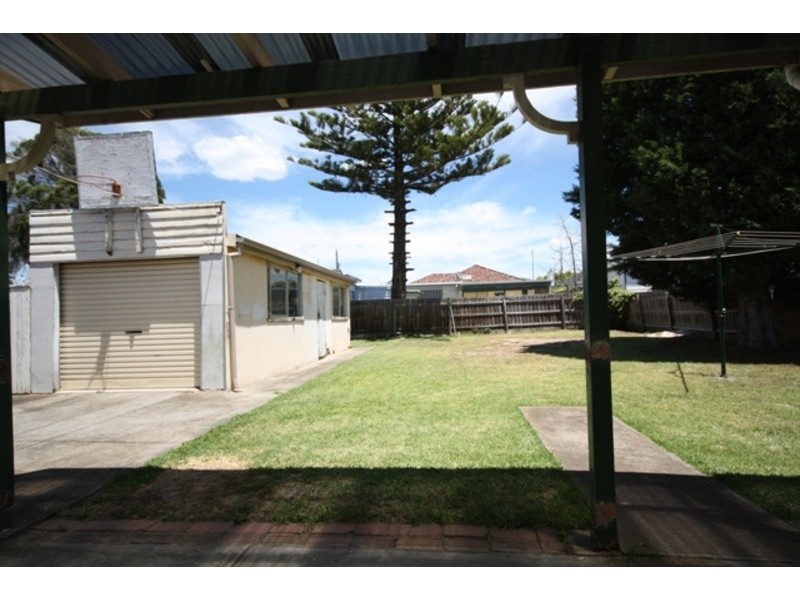 9 Ridge Road, Oak Park VIC 3046