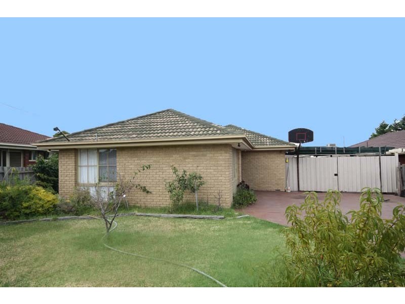 114 Malmsbury Drive, Meadow Heights VIC 3048