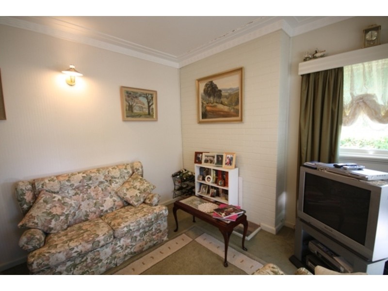 22 Moss Court, Glenroy VIC 3046