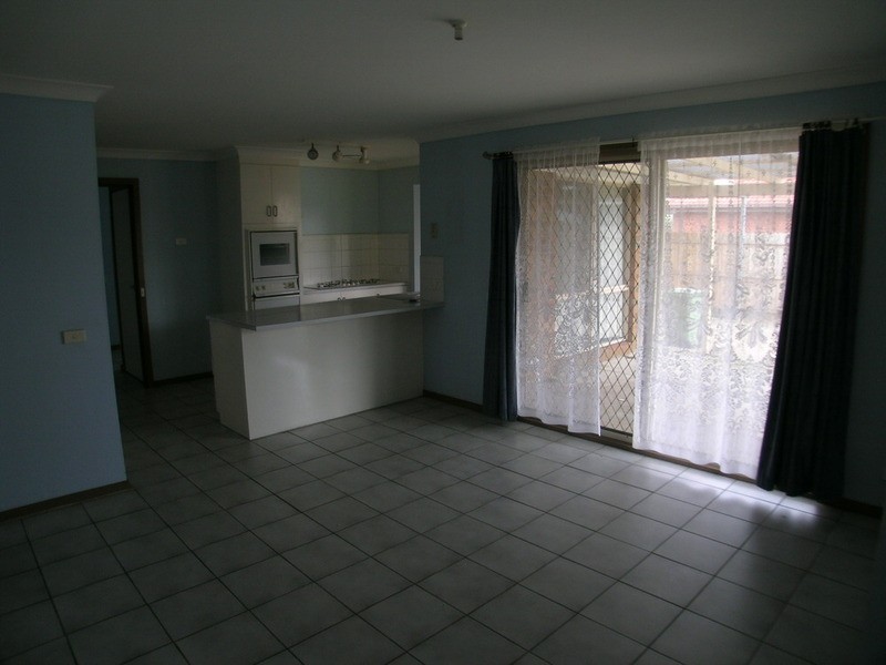 15 Hopkins Way, Meadow Heights VIC 3048