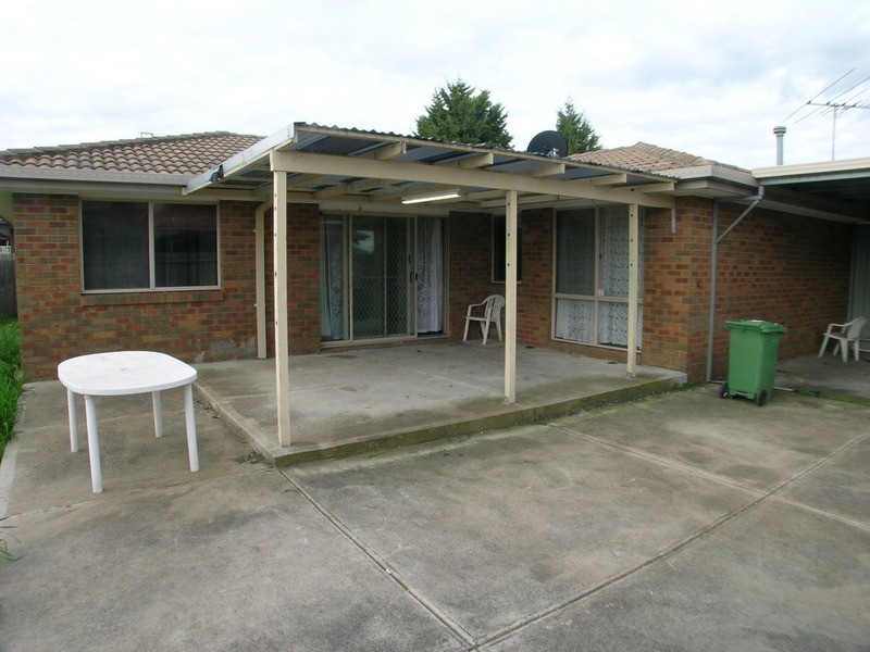 15 Hopkins Way, Meadow Heights VIC 3048