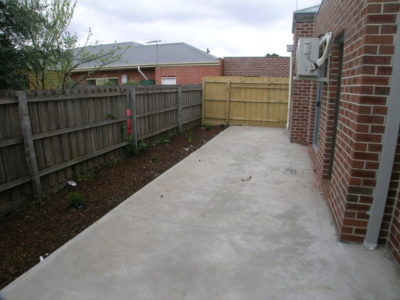 8/2-4 McKershar Street, Glenroy VIC 3046