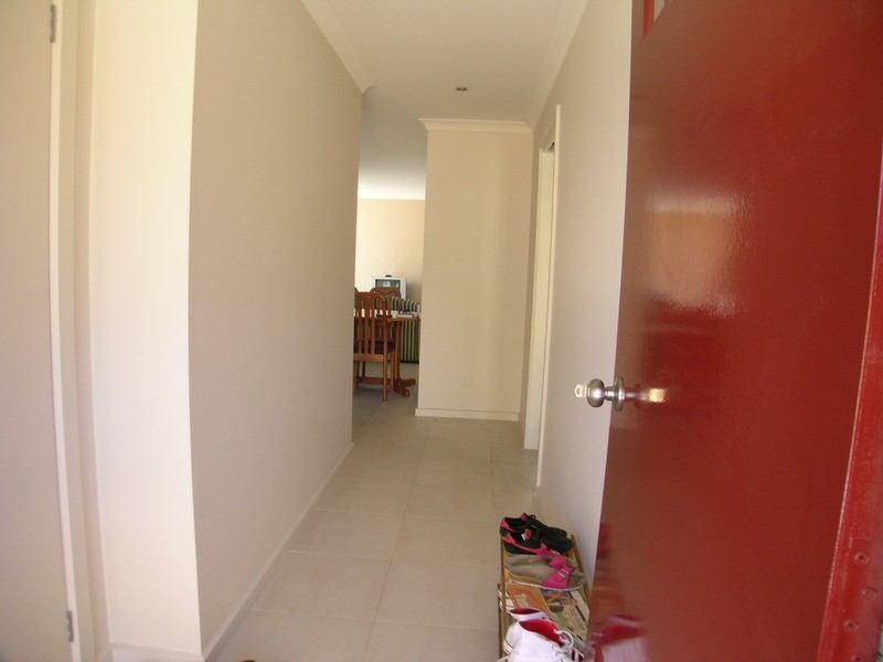 2/6 Ortolan Avenue, Broadmeadows VIC 3047