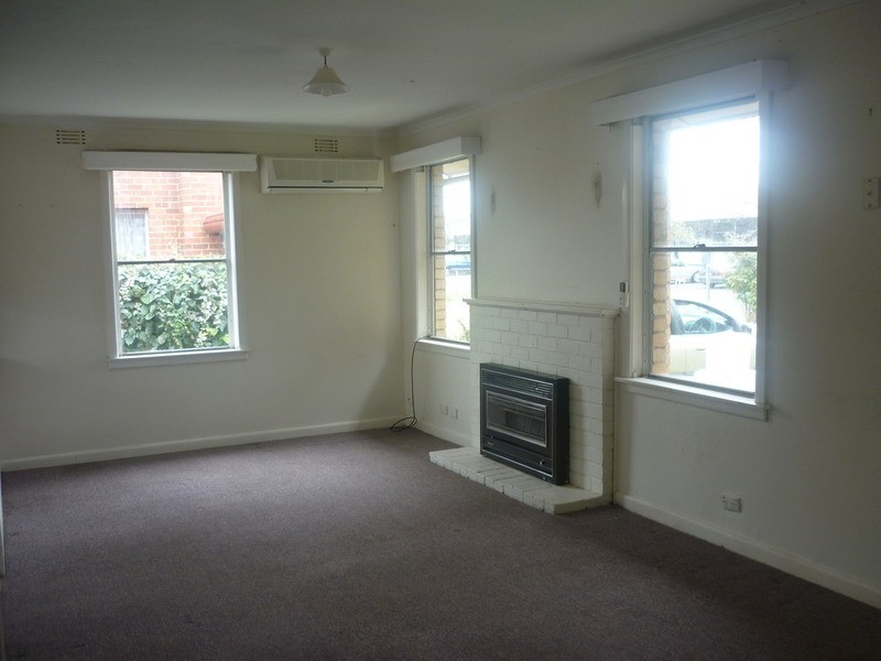 9 Emu Parade, Jacana VIC 3047