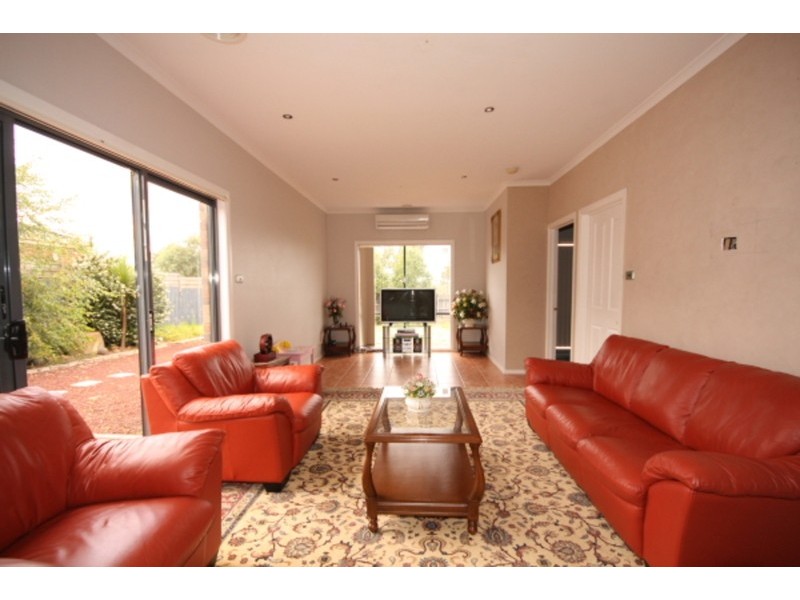 11 Desna Place, Roxburgh Park VIC 3064