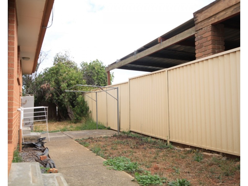 2/35-37 Carlisle Street, Craigieburn VIC 3064