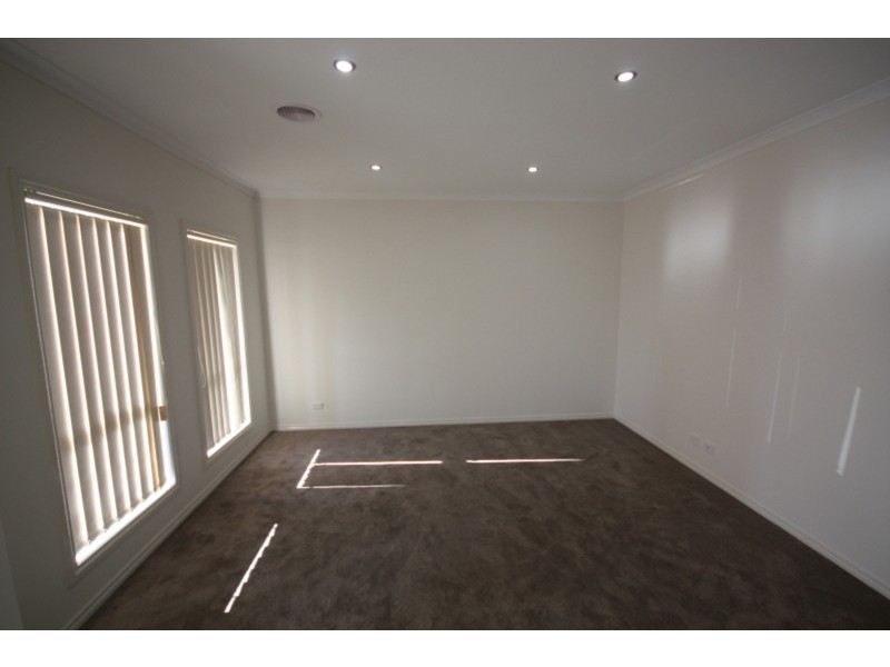4 Royal Park Way, Craigieburn VIC 3064