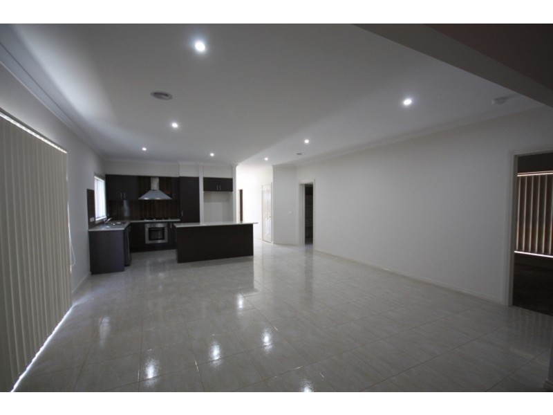 4 Royal Park Way, Craigieburn VIC 3064