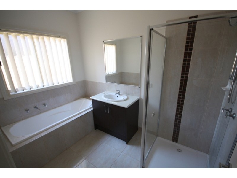 4 Royal Park Way, Craigieburn VIC 3064