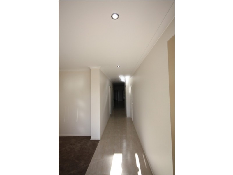 4 Royal Park Way, Craigieburn VIC 3064