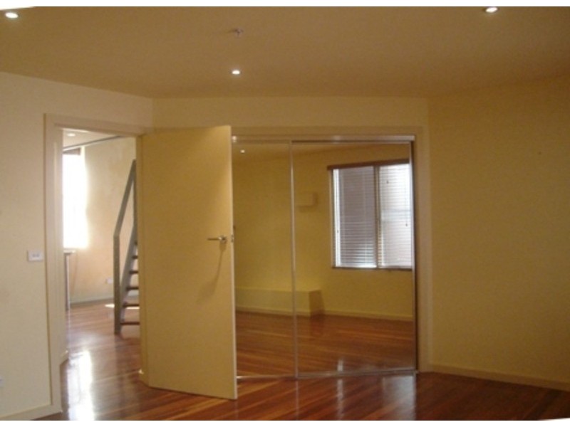 21/1 Flagstaff Lane, West Melbourne VIC 3003