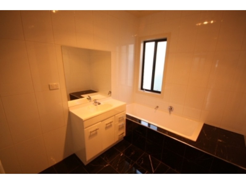 2/38 Loongana Avenue, Glenroy VIC 3046