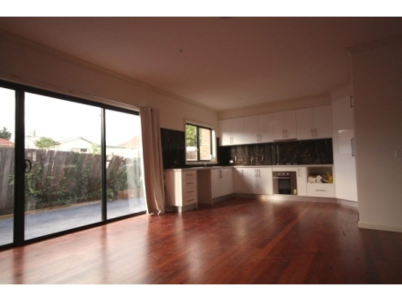 2/38 Loongana Avenue, Glenroy VIC 3046