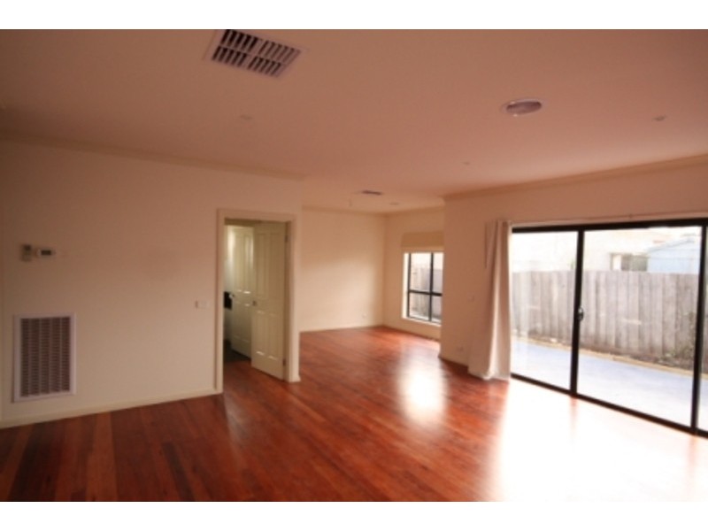 2/38 Loongana Avenue, Glenroy VIC 3046