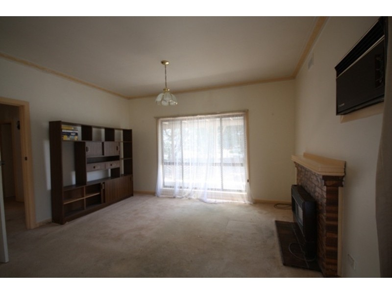 9 Ridge Road, Oak Park VIC 3046