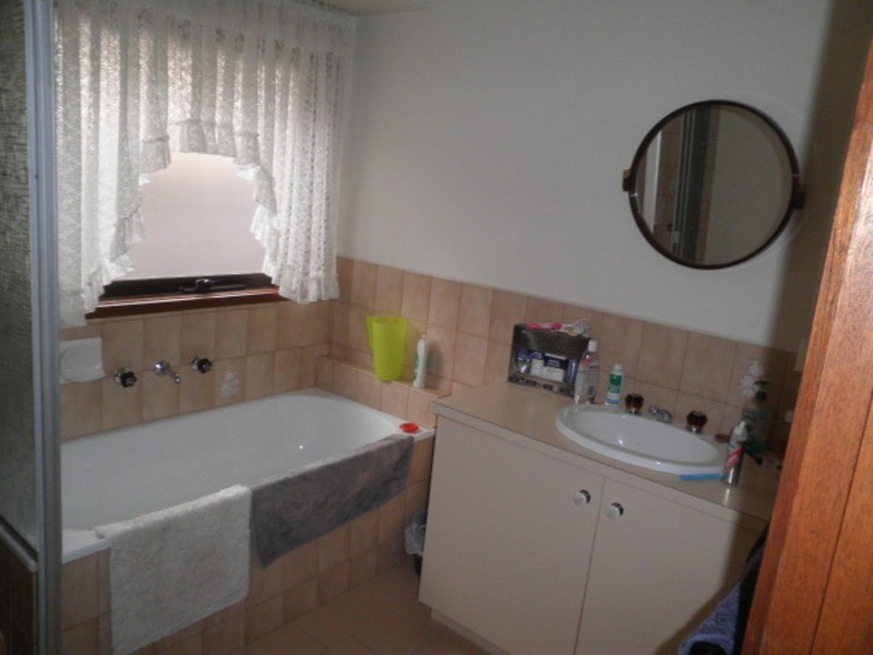 1415 Pascoe Vale Road, Meadow Heights VIC 3048