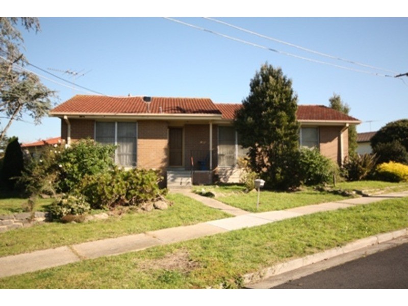 10 Lorraine Crescent, Jacana VIC 3047