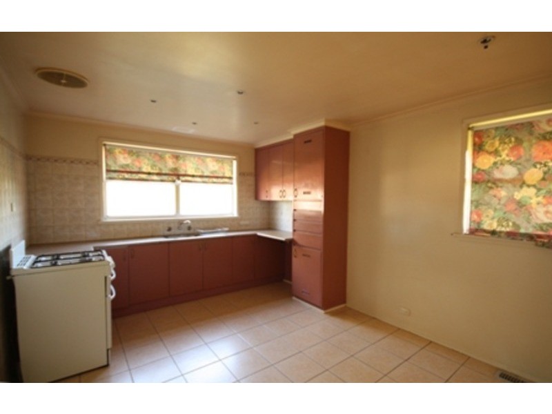10 Lorraine Crescent, Jacana VIC 3047