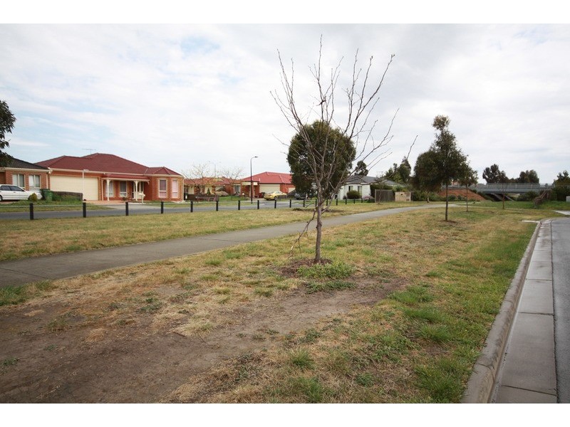34 Athol Avenue, Roxburgh Park VIC 3064